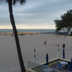 Meet your Posher, Dee